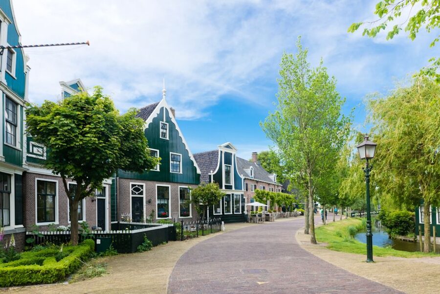 From Amsterdam: Windmills of Zaanse Schans Tour - How the free time actually works