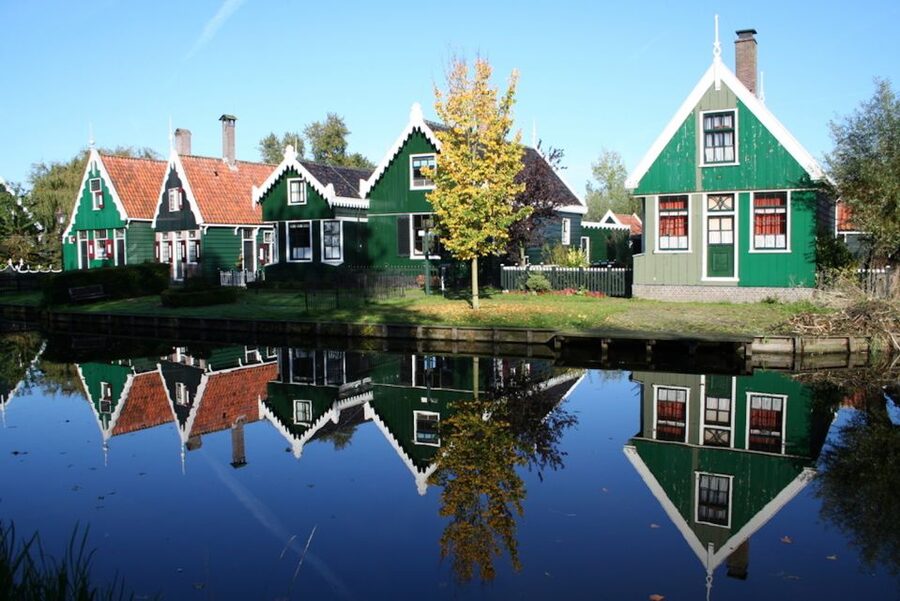 From Amsterdam: Windmills of Zaanse Schans Tour - The pace: relaxed for some, quick for others