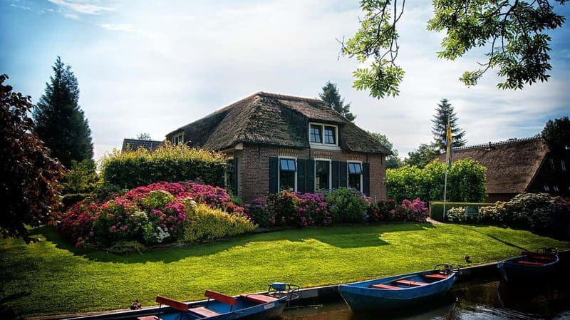From Amsterdam: Zaanse Schans and Giethoorn Countryside Trip - Zaanse Schans windmills and wooden craft