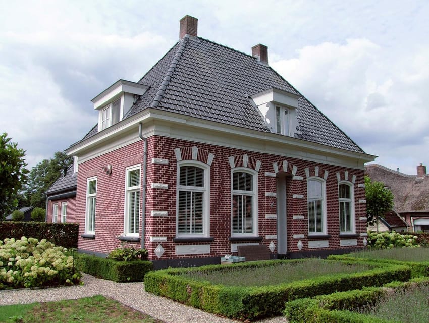From Amsterdam: Zaanse Schans and Giethoorn Countryside Trip - A guide who makes the schedule easier