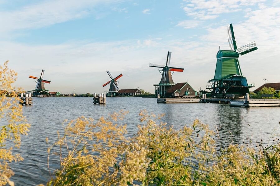 From Amsterdam: Zaanse Schans, Edam, & Marken Full-Day Trip - Volendam: free time beside the fishing harbor
