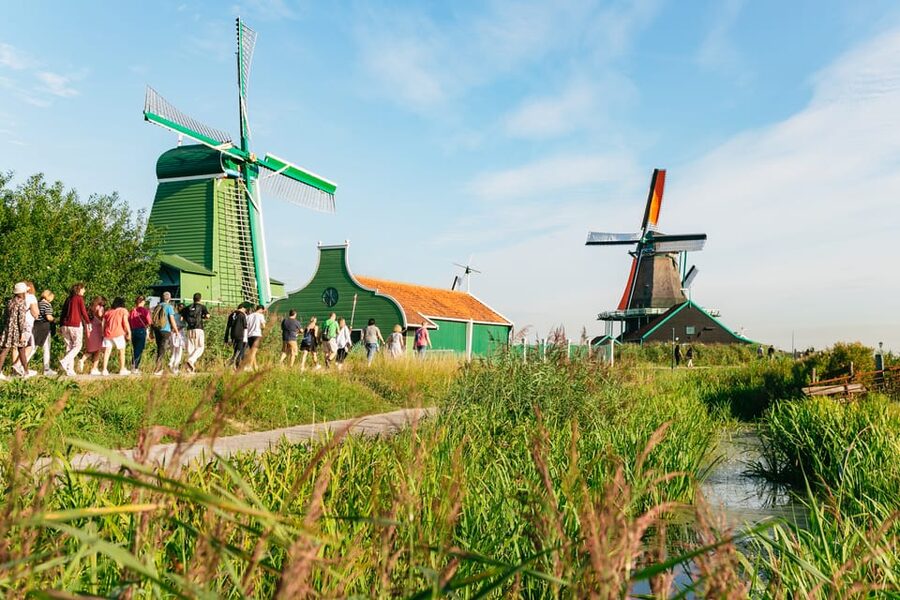 From Amsterdam: Zaanse Schans, Edam, & Marken Full-Day Trip - The bus makes the route easier