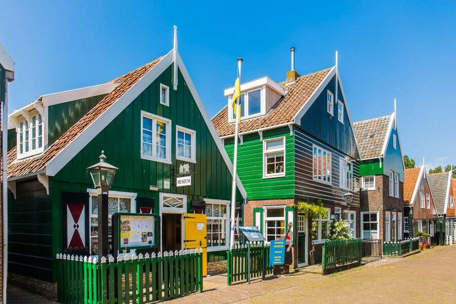 From Amsterdam: Zaanse Schans, Volendam, and Marken Day Trip - Basic or all-inclusive: which ticket makes sense?