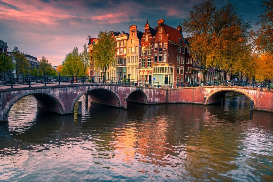 From Brussels: Day Trip to Amsterdam with Canal Boat Cruise - Seeing Amsterdam from the canal