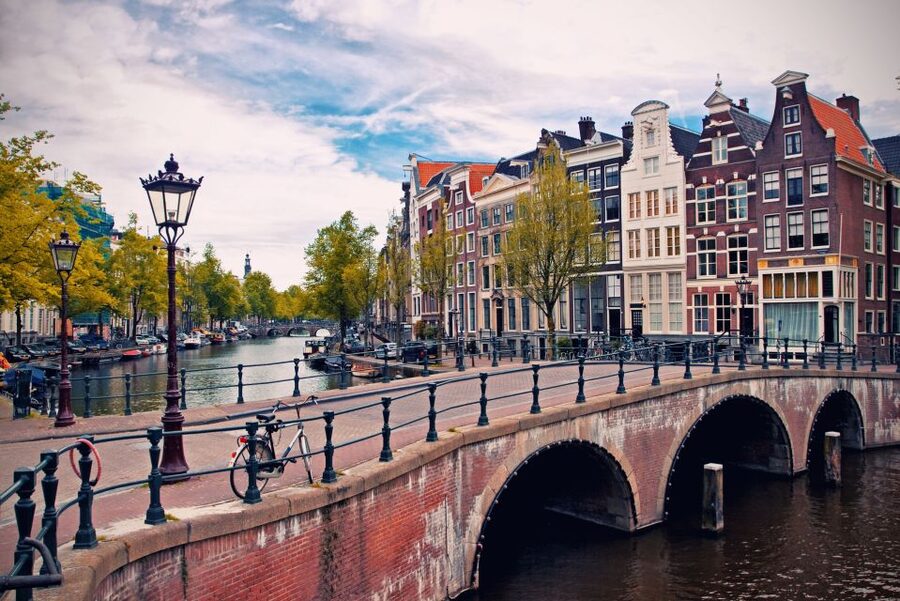 From Brussels: Day Trip to Amsterdam with Canal Boat Cruise - What the $81 price really covers