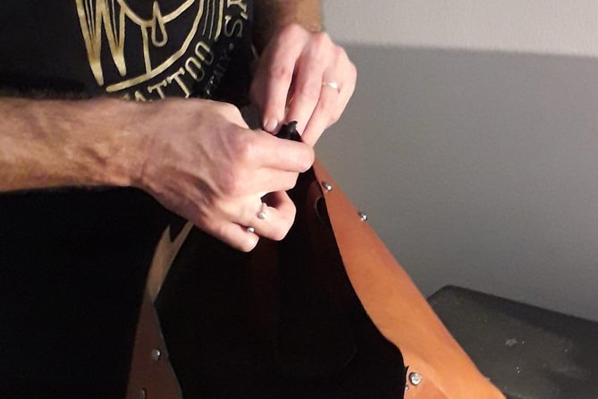 Genuine Leather Tote Bag Workshop in Leiden - Adding an engraved personal mark