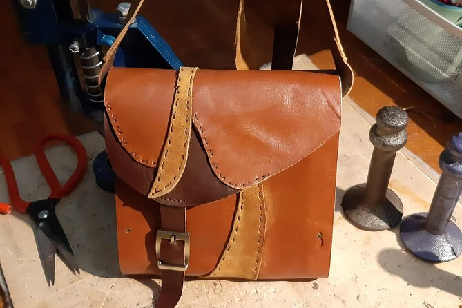 Genuine Leather Tote Bag Workshop in Leiden - Making the tote, one step at a time