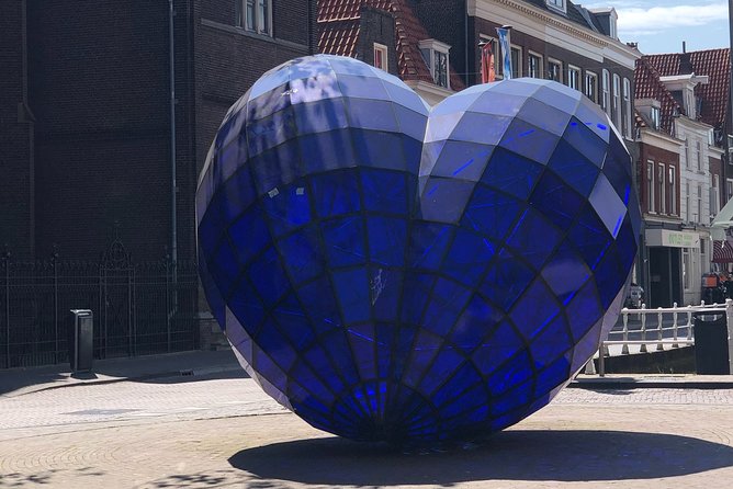 Get the best out of Delft by creating memories during our private walking tour! - Delft Blue and medieval trade at the Markt