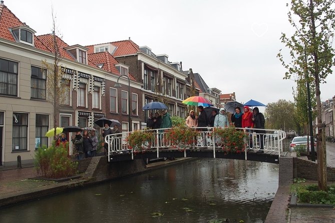 Get the best out of Delft by creating memories during our private walking tour! - Courtyards, gates, and the quieter side of Delft