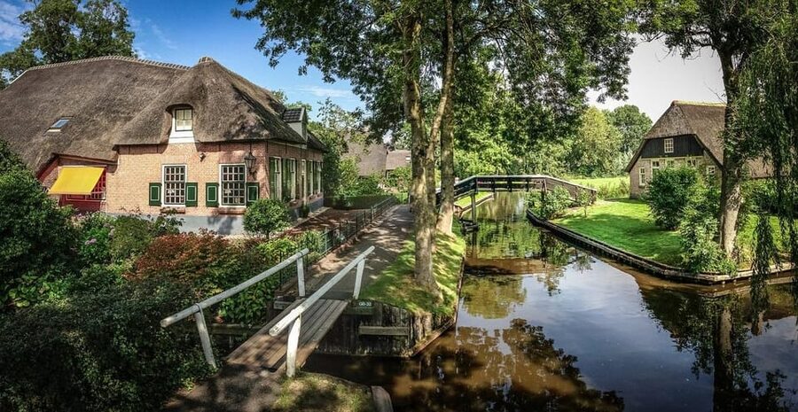 Giethoorn: 2,5 Hours 7 persons boat steeringwheel + cushions - Picking up the boat at Hylkemaweg 13