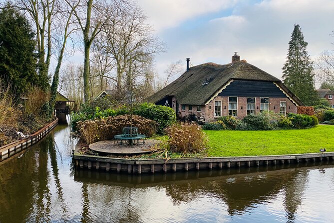 Giethoorn, Afsluitdijk, Zaanse Schans Day Tour Incl Hotel Pick Up - What the guides add to the day