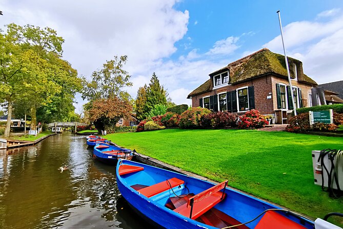 Giethoorn, Afsluitdijk, Zaanse Schans Day Tour Incl Hotel Pick Up - Zaanse Schans: cheese, clogs, and windmills