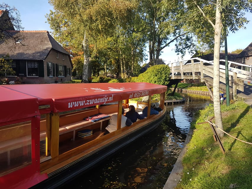 Giethoorn: Canal cruise Giethoorn village and lake - How much value do you get for $12?