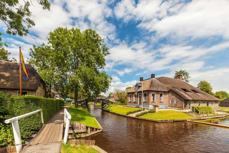 Giethoorn: Canal Cruise & lake Tour & Sightseeing Village - Key points at a glance