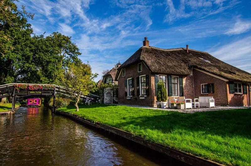 Giethoorn: Canal Cruise & lake Tour & Sightseeing Village - Why the one-hour duration works