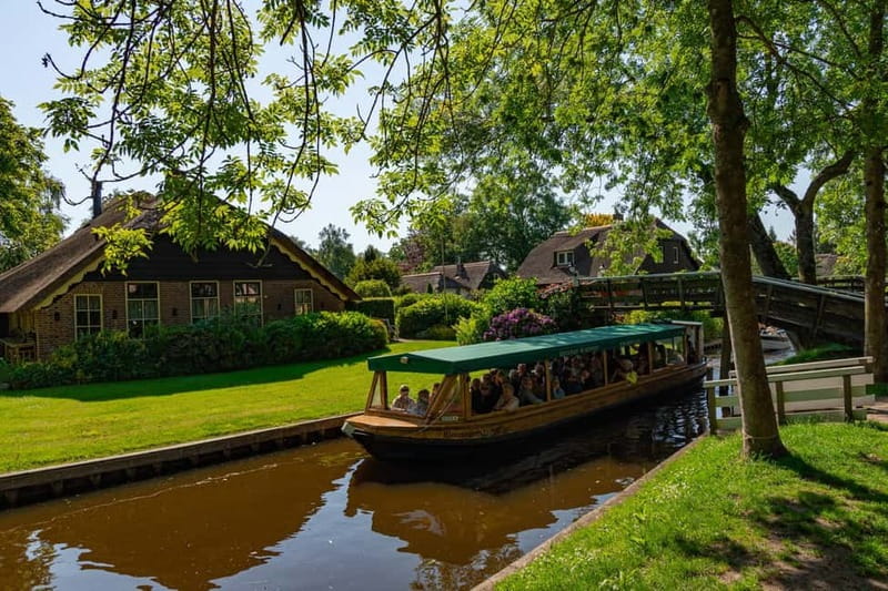 Giethoorn: Canal Cruise & lake Tour & Sightseeing Village - Using the map after the cruise