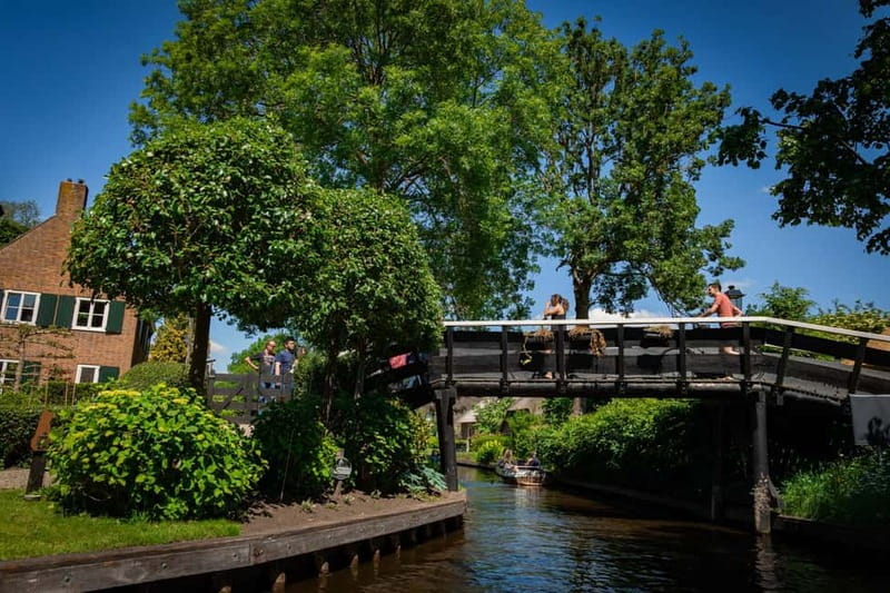 Giethoorn: Canal Cruise & lake Tour & Sightseeing Village - Is $16 a fair price?