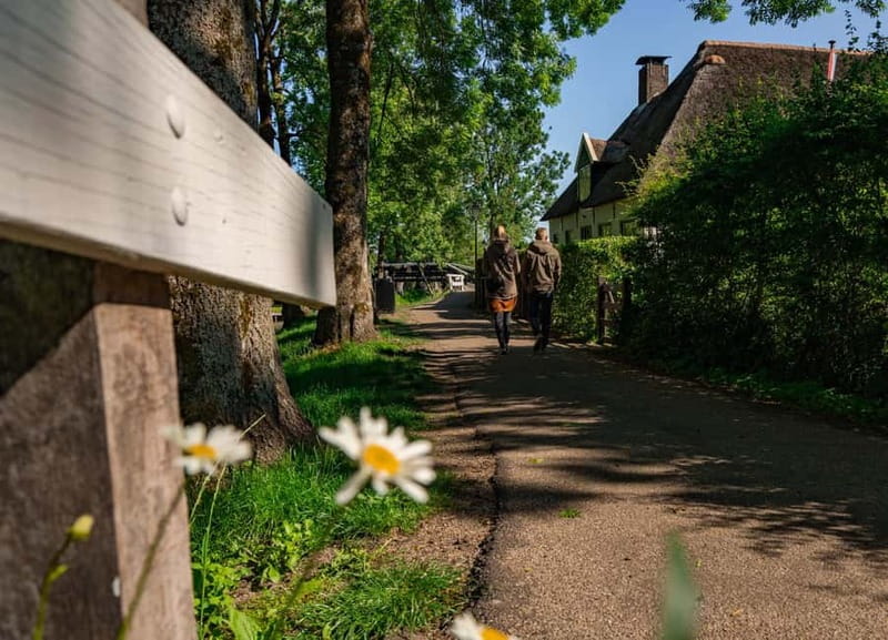 Giethoorn: Canal Cruise & lake Tour & Sightseeing Village - Should you book this Giethoorn cruise?