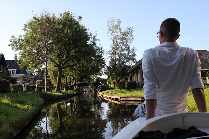 Giethoorn Day Trip from Amsterdam With Cruise and Cheeseplatter - Why Giethoorn makes a good escape from Amsterdam