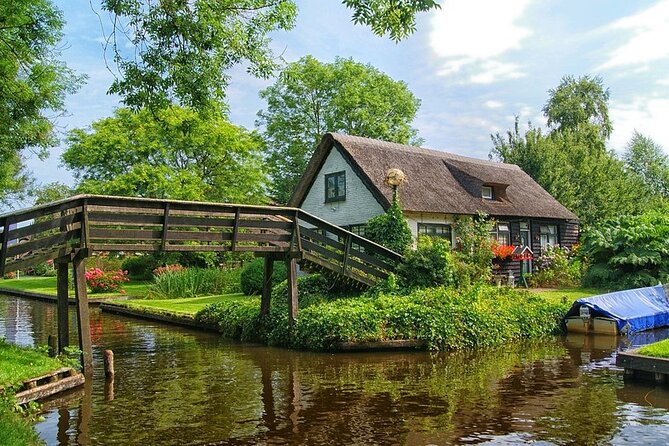 Giethoorn Day Trip from Amsterdam With Cruise and Cheeseplatter - The return drive to Amsterdam
