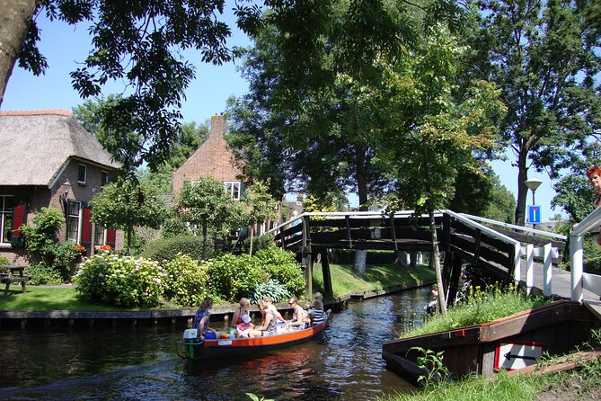 Giethoorn Day Trip from Amsterdam With Cruise and Cheeseplatter - Who will get the most from this day?