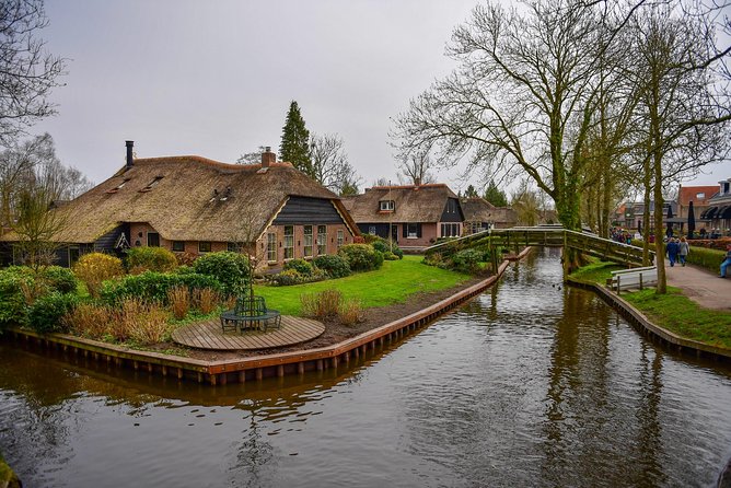 Giethoorn Guided DayTrip from Amsterdam - Why Giethoorn makes a good break from Amsterdam