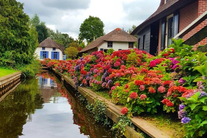 Giethoorn Guided DayTrip from Amsterdam - Free time for lunch and a walk