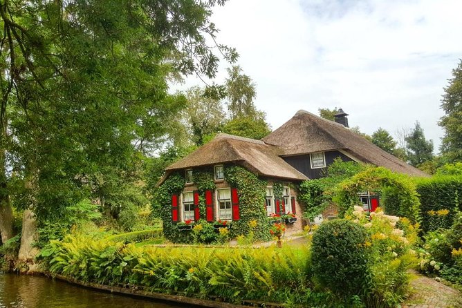 Giethoorn Guided DayTrip from Amsterdam - The countryside between Amsterdam and Giethoorn