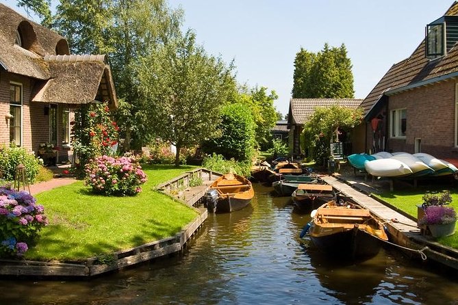 Giethoorn Private Tour & Boat Trip - What the $348.41 price really buys