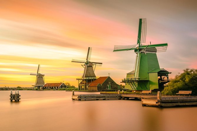 Giethoorn Private Tour, Canal Cruise and Windmills from Amsterdam - The long road to Giethoorn
