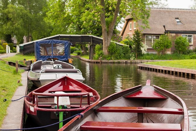 Giethoorn Private Tour Guide Giethoorn in luxury Jaguar S Type - Is $833.99 a fair price for up to four?