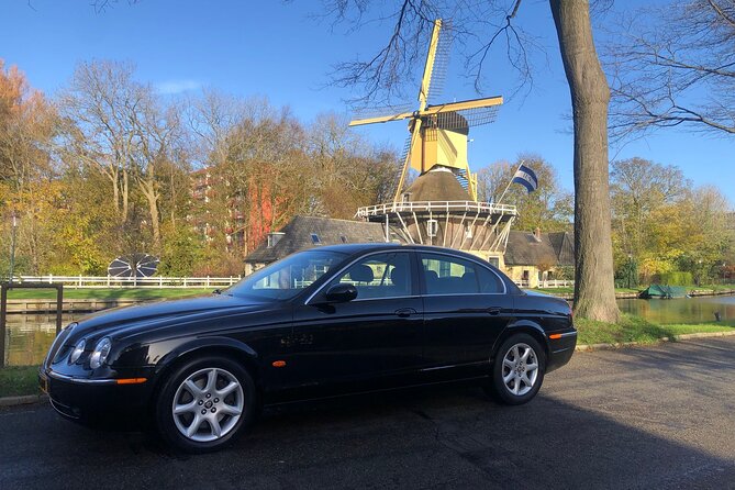Giethoorn Private Tour Guide Giethoorn in luxury Jaguar S Type - De Koeienkade, a simple farm stop for families
