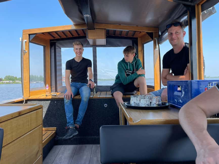 Giethoorn: Sightseeing Boat Tour - Why Giethoorn looks different from most Dutch towns