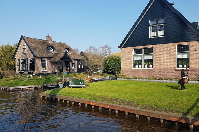 Giethoorn Small-Group Tour from Amsterdam (Max. 8 People) - The private canal ride through old Giethoorn
