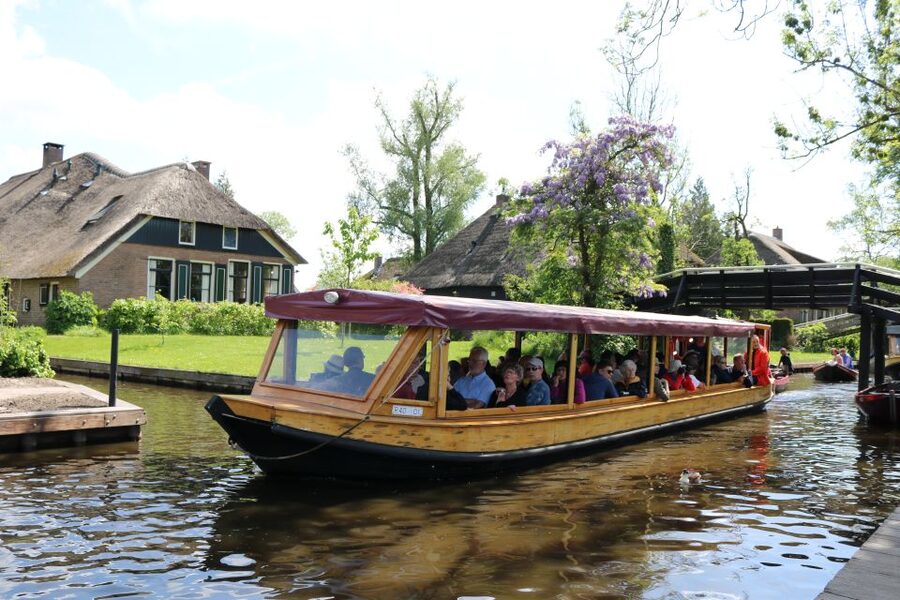 Giethoorn: Village & National Park Canal Cruise with Coffee - Is $12 good value for an hour?