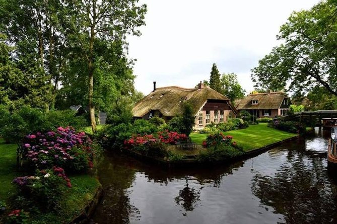 Giethoorn, Zaandam & Zaanse Schans Day Tour w/ Small Boat Ride - Two Dutch icons in one long day