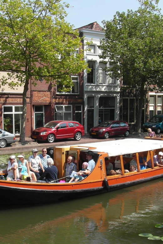 Gouda: Historical Canal Cruise - The guide makes the difference
