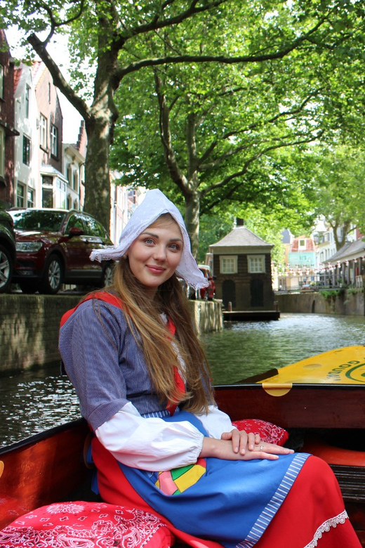 Gouda: Open Boat City Canal Cruise - The skipper makes or breaks the hour