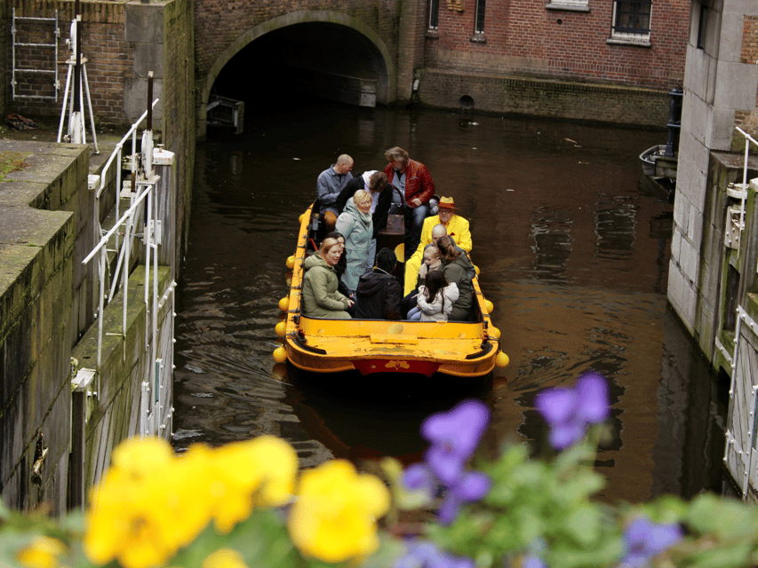 Gouda: Open Boat City Canal Cruise - How to get the most from the hour