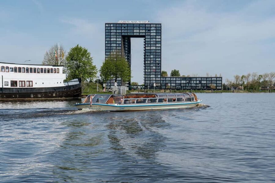 Groningen: City Canal Cruise - The commentary: useful facts, imperfect timing