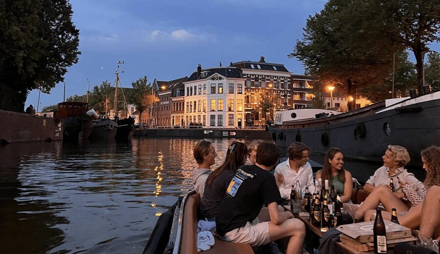 Groningen: City canal cruise (with unlimited drinks) - Music, stories, and a shared boat