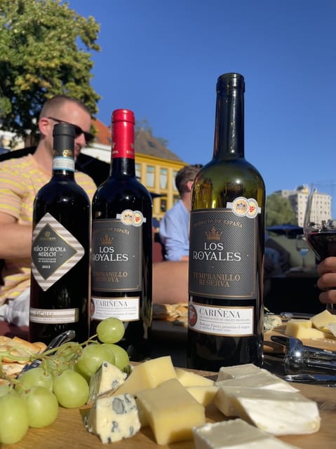 Groningen: Evening Cheese and Wine cruise - What the $35 price gets you
