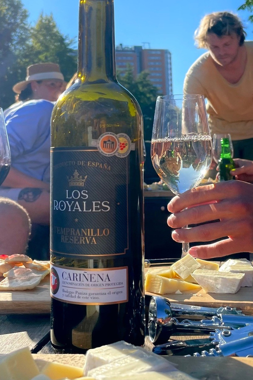 Groningen: Evening Cheese and Wine cruise - Who will enjoy this Groningen cruise?