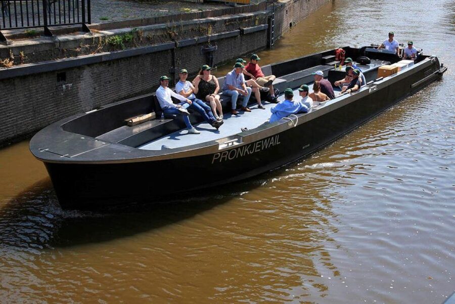 Groningen: Open Boat City Cruise - The audio guide in Dutch, English, and German