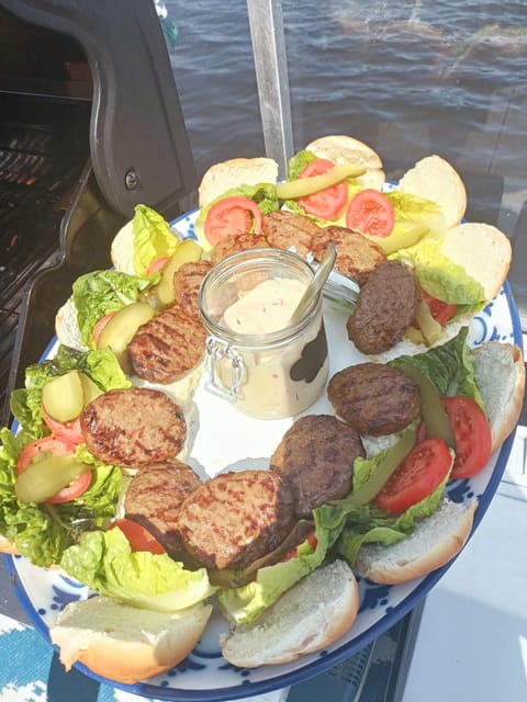 Groningen: Private Highlights BBQ with Drinks on the Lake - A private terrace on Paterswoldsemeer