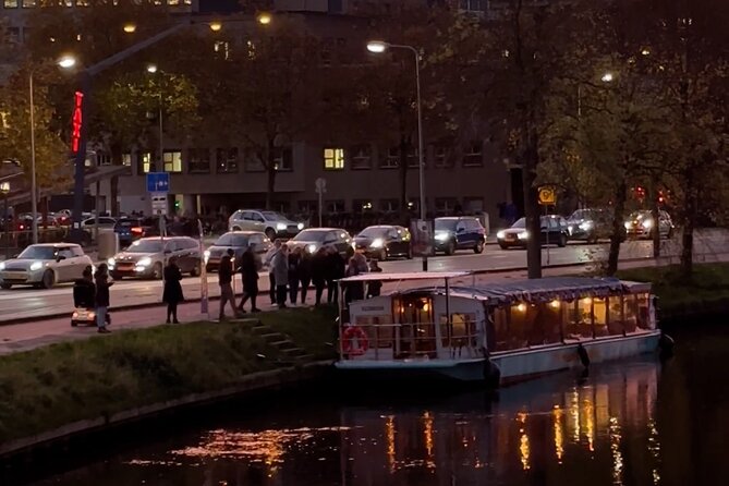 Groningen: Terrace Boat Experience with a Cozy Bar: 1.5 Hours - Hoofdstation, Peerd van Ome Loeks, and the museum view