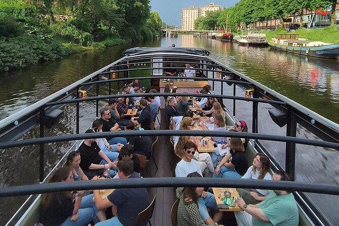 Groningen: Terrace Boat Experience with a Cozy Bar: 1.5 Hours - Comfort, capacity, and the social mood