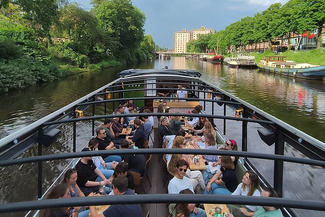 Groningen: Terrace Boat Experience with a Cozy Bar: 1 hour - Peerd van Ome Loeks and a local symbol
