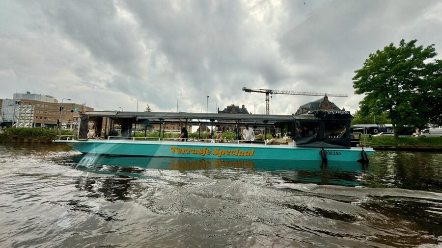 Groningen: Terrace Boat Experience with a Cozy Bar - Timing problems and the practical risk to consider