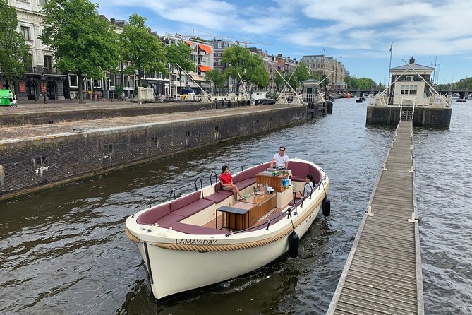 Guided Amsterdam Canal Cruise – Snacks & Drinks on board(1 Hour) - A small boat through Amsterdam’s oldest waterways